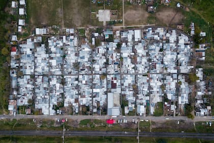 Hace tres semanas, en el barrio San Jorge no había contagios. Los agentes del programa Detectar habían pasado casa por casa preguntando si alguien tenía síntomas. La respuesta fue negativa. Ahora, el panorama es el contrario: anoche había 92 casos positivos confirmados.