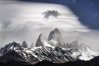 Vista del Fitz Roy y las agujas cercanas