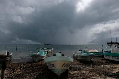 Vista del frente de tormenta sobre las playas de Cancún