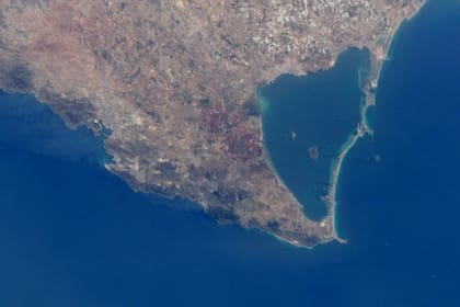 Vista del Mar Menor desde el espacio.