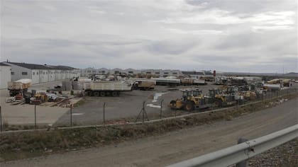 Vista del playón de Austral Construcciones, donde se encontraban gran parte de los 1000 vehículos que tenía la empresa