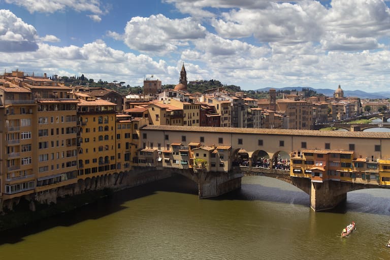 Vista del Ponte Vecchio desde la Galeria del Uffizi.