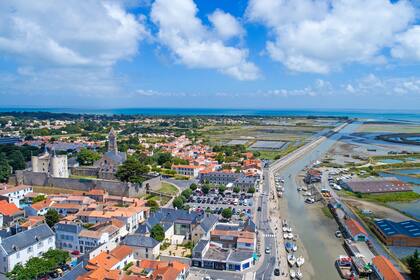 Vista del pueblo de la isla Noirmoutier en Vendée, Francia