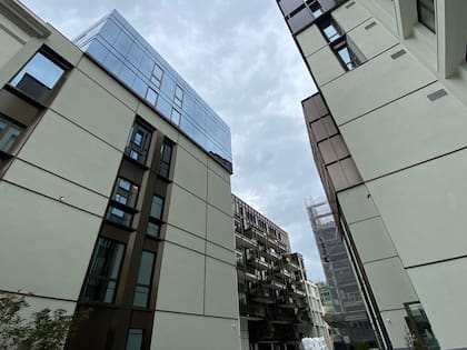 Vista desde abajo del "cubo negro"