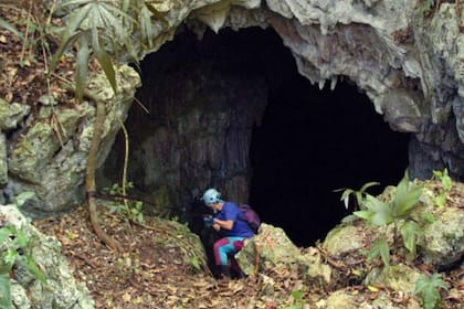 Vista exterior de la Cueva del Terror de Medianoche en Belice