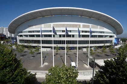 Vista externa del estadio Do Dragão ("Del Dragón"), que estará ocupado en un 33% en esta noche portuguesa.