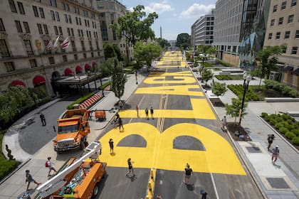 La avenida frente a la Casa Blanca con el lema de "Black Lives Matter" buscaba demostrar que calles de la capital pertenecían a sus habitantes