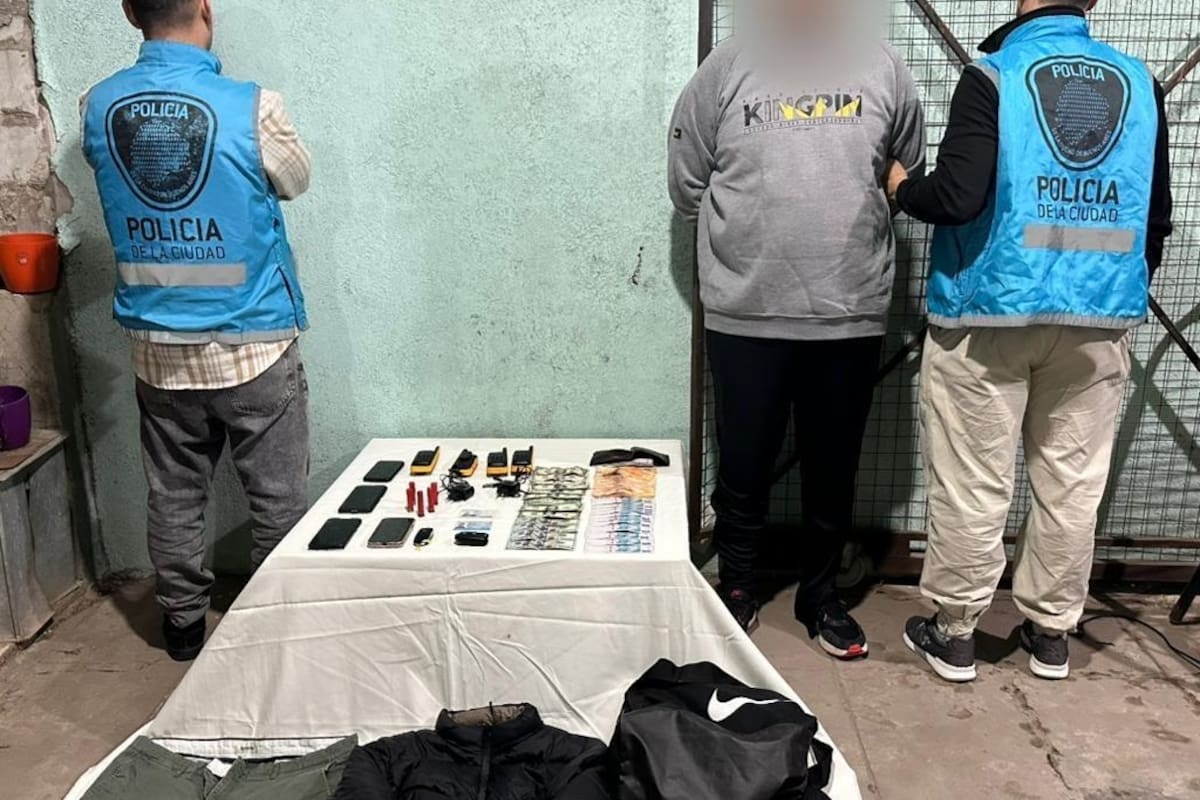 Vista general de los objetos incautados en los procedimientos simultáneos