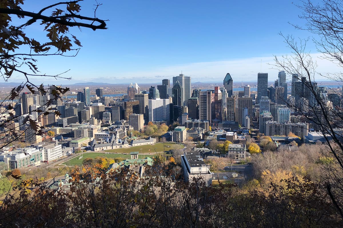 Vista general del centro de Montreal, en Quebec, tomada desde la montaña Mount Royal