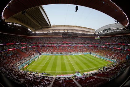 Vista general del Estadio Al-Bayt antes del inicio del partido inaugural entre Qatar y Ecuador