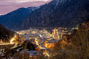 Vista nocturna de Andorra La Vella