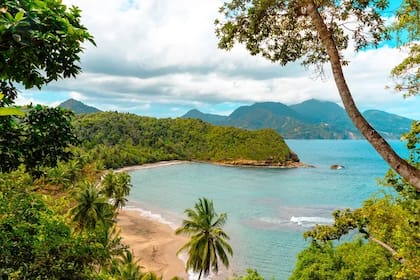 Vista panorámica de la playa de Batibou en Dominica