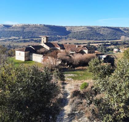 Vista panorámica del monasterio de La Monjía, que se vende por tres millones de dólares. Su precio incluye 325 hectáreas lindantes
