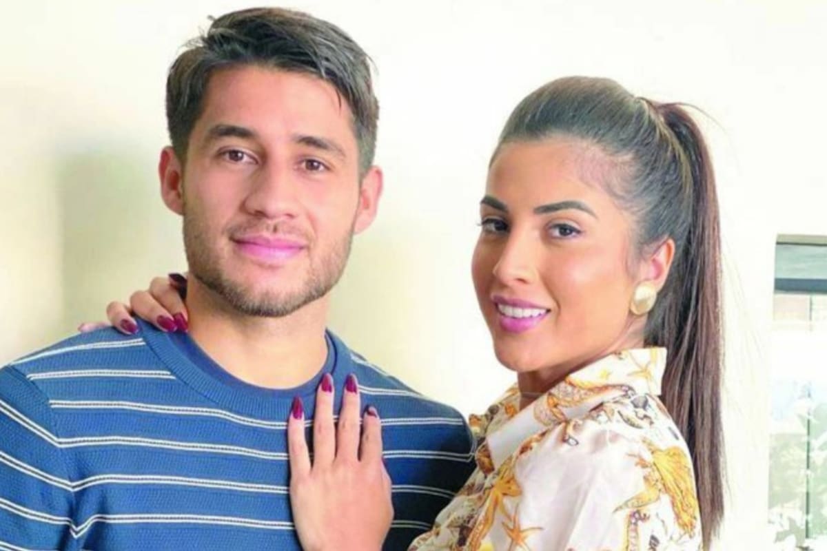 Vita Aranda junto al futbolista Iván Torres, su exesposo y padre de sus tres hijos