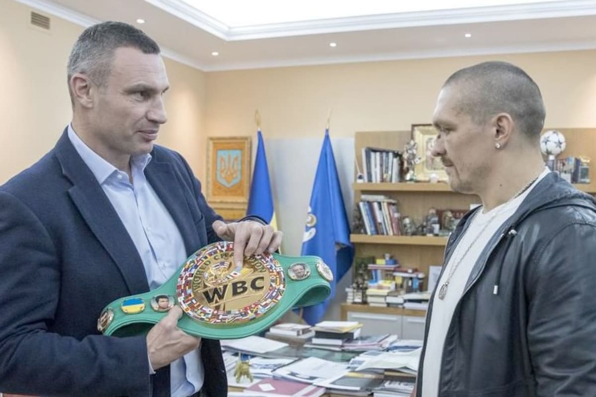 Vitali Klitschko y Oleksandr Usyk; la alcaldía de Kiev y los popes del ejercito ucraniano decidieron “liberar” de las armas a uno de sus soldados símbolos: campeón pesado (AMB-OMB-FIB) apoyándolo para su desquite mundialista ante el británico Anthony Joshua