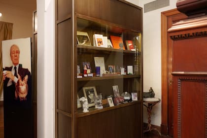 Vitrina del Museo Borges dedicada a María Kodama