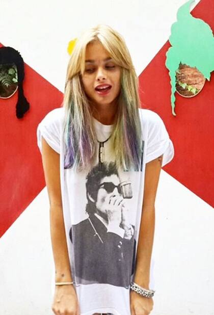 Vitto Saravia reflota la tendencia de las mechas de colores