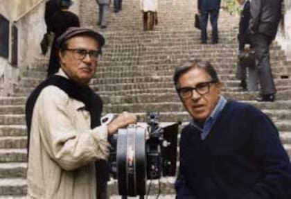 Paolo Taviani (a la derecha), junto a su hermano Vittorio, en el rodaje de Tú ríes (1998)