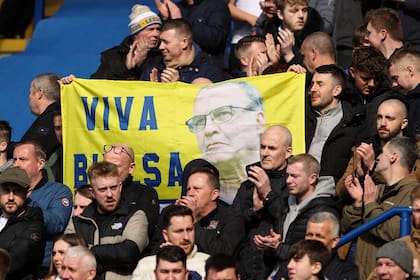 "Viva Bielsa", decía una de las banderas en las tribunas de Leeds, que solía verse cuando el rosarino entrenaba al equipo