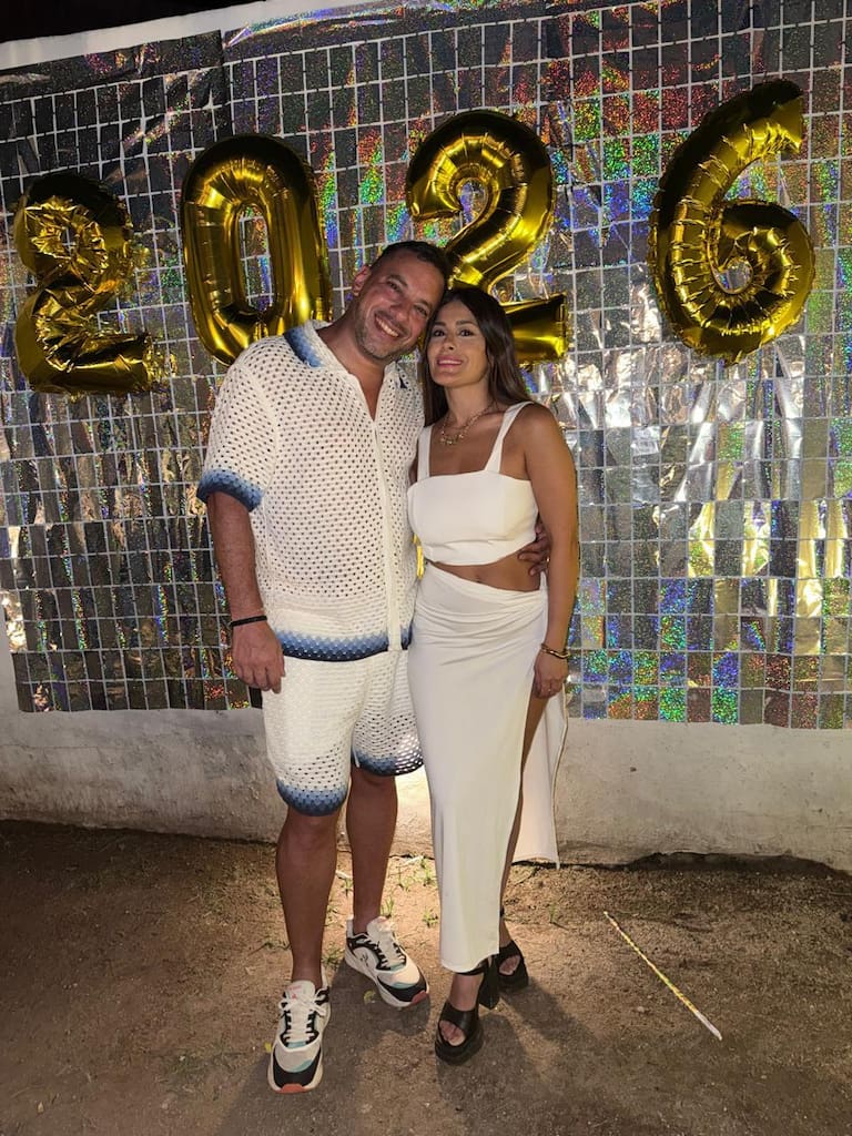 Viven el amor con mucha intensidad desde el primer momento pasando fechas especiales juntos y con regalos que los unen