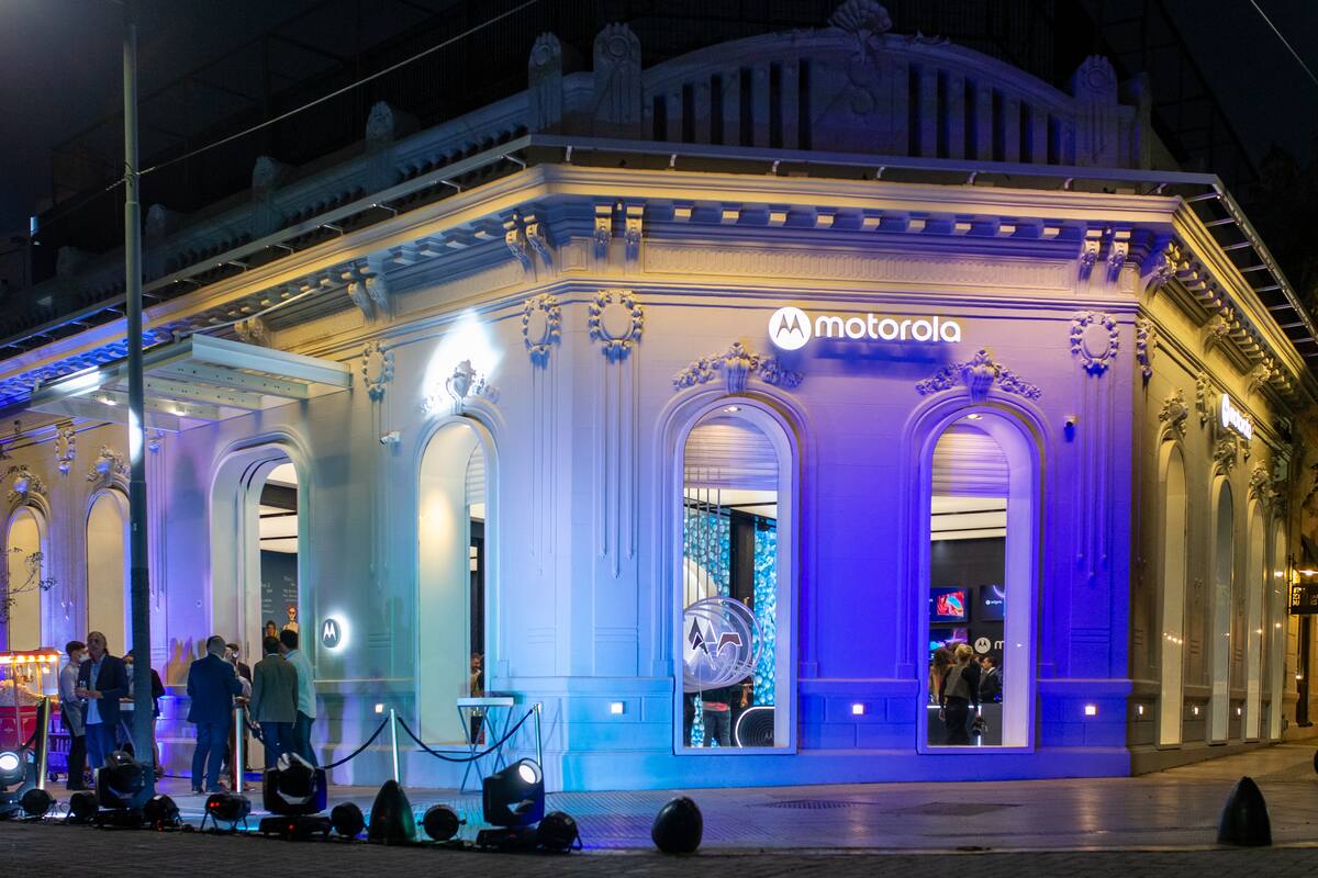 Viví tu experiencia. Motorola presenta sus flagship stores en Argentina.