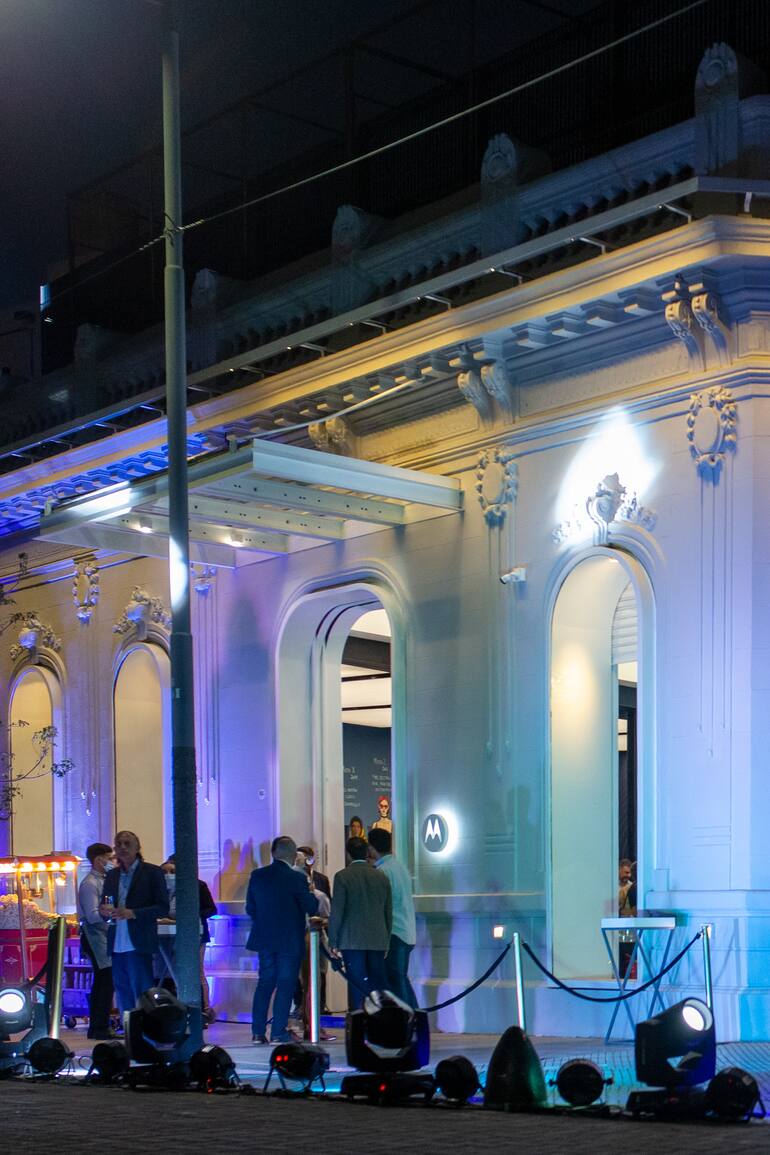 Viví tu experiencia. Motorola presenta sus flagship stores en Argentina.