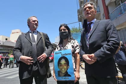 Viviam Perrone y abogados de la familia del niño arroyado en Avenida Directorio y San Pedrito