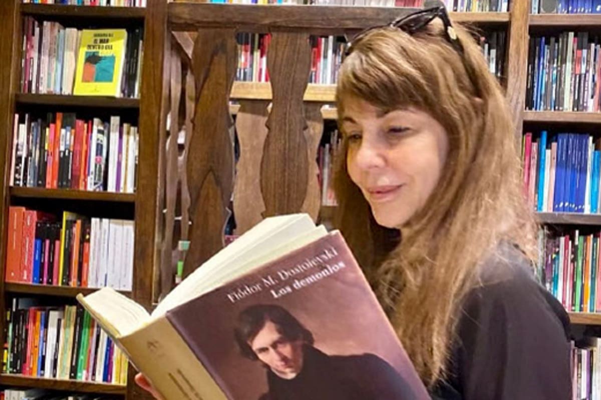 Vivian Lofiego: “Quería poner en primer plano a la mujer; mis recluidas, pequeñas, jóvenes, maduras y ancianas, muestran a la mujer del pasado, a alguna del presente, y a una que me aventuro a crear en el futuro”