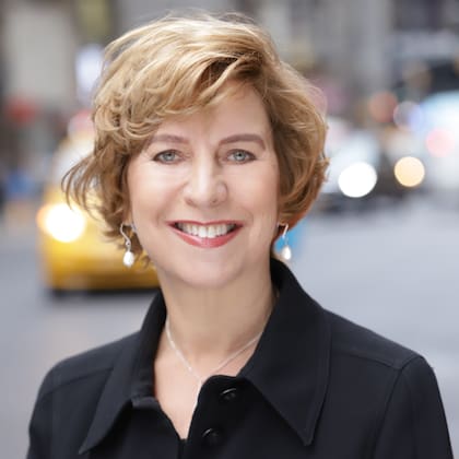 Vivian Schiller: "No hay ninguna razón para desviarse de la ética periodística solo porque aparece una nueva tecnología"