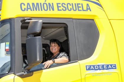 Viviana Tolosa es camionera desde hace 20 años
