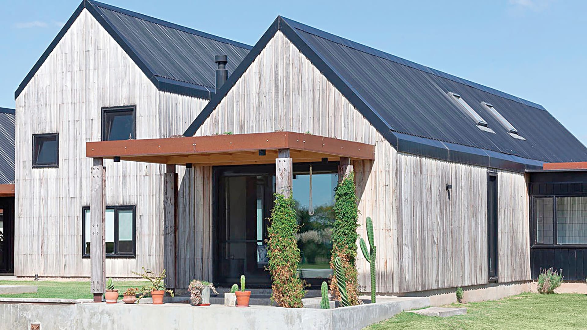 Vivienda construida con las técnicas de quincha modular y tapial en Luján, provincia de Buenos Aires. Proyecto y dirección de obra de AB Estudio. Gentileza: Estudio Migo / Estudio AB.
