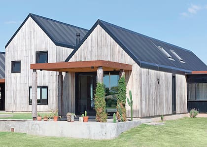 Vivienda construida con las técnicas de quincha modular y tapial en Luján, provincia de Buenos Aires. Proyecto y dirección de obra de AB Estudio. Gentileza: Estudio Migo / Estudio AB.