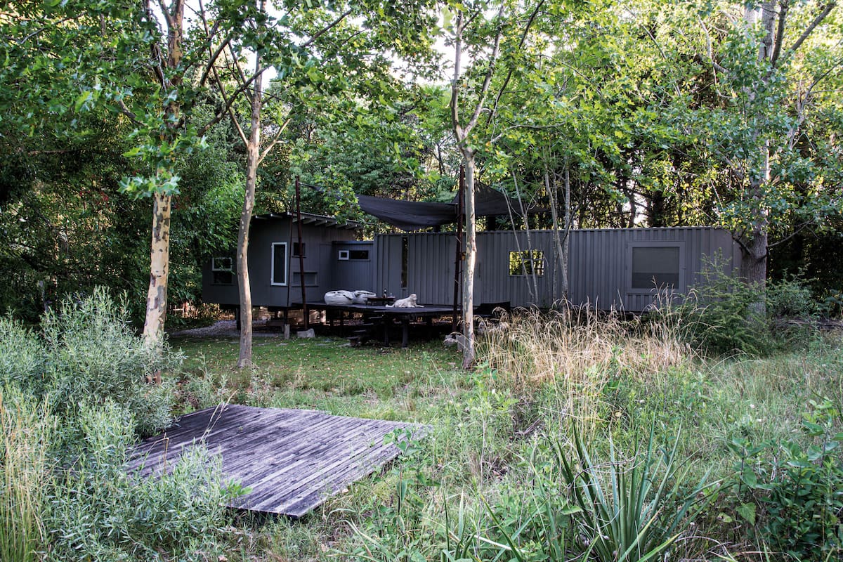 Vivienda-estudio Zenobia, un espacio donde la vegetación autóctona es protagonista.