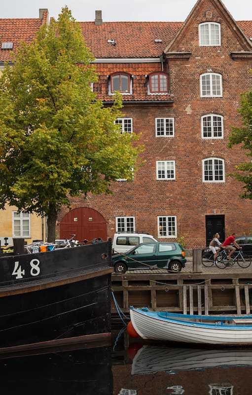 Vivir en un departamento de familia nos dio una perspectiva única de Copenhague –divina, por cierto, desde un cuarto piso sobre el canal de Christianshavn– y nos sumió en el genuino estilo de vida nórdico.