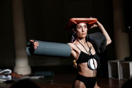 Vivir vende, un espectáculo de danza creado por Mayra Bonard