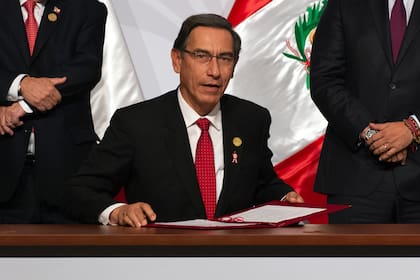 Vizcarra, que carece de partido y bancada, debe comparecer ante el Congreso el viernes, que votará su destitución