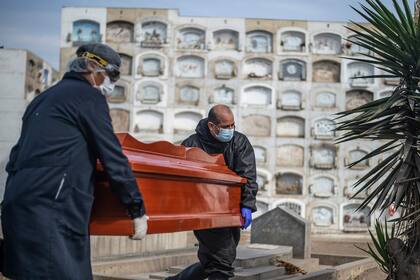 Vizcarra tomó medidas con rapidez, pero el avance del virus dejó al descubierto los problemas estructurales en los hospitales