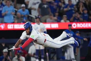 Azulejos anotan cinco carreras en la octava y vencen 6-4 a Medias Rojas, que sufren cinco derrotas al hilo