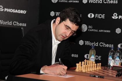 Vladimir Kramnik fue acusado por Topalov de ir reiteradas veces al baño