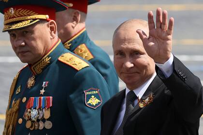Vladimir Putin celebra con un acto militar masivo la derrota del nazismo e ignora el coronavirus