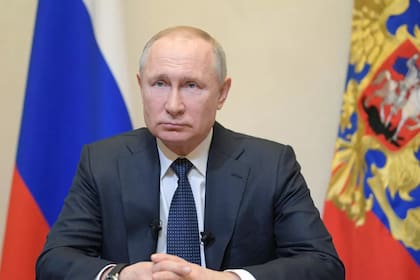 Vladimir Putin firmó un certificado para ofrecerse como voluntario de una nueva vacuna rusa