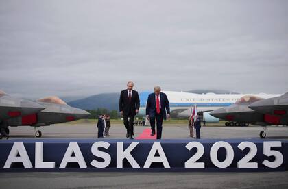 Vladimir Putin y Donald Trump en la cumbre de Anchorage, el 15 de agosto de 2025