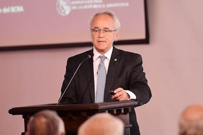 “A medida que las expectativas inflacionarias convergen hacia él, actúa más como un factor de inercia”, afirmó Vladimir Werning, vicepresidente del Banco Central, sobre el crawling peg del 2%, durante un seminario organizado por el IAEF