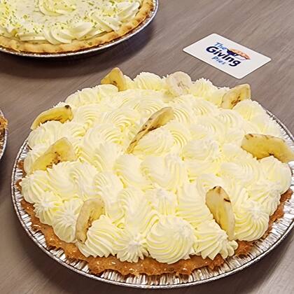 Voahangy Rasetarinera realizó 4000 mini tartas dulces para Tesla, pero la empresa le canceló el pedido a último momento