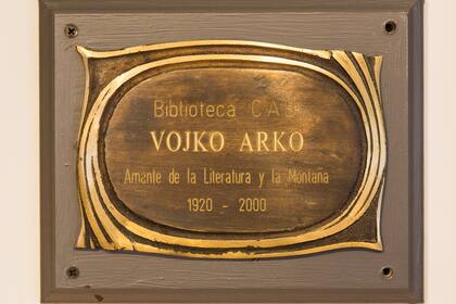 Vojko Arko manejó la biblioteca del CAB durante 20 años, entre 1975 y 1997. La sala de lectura lleva su nombre.