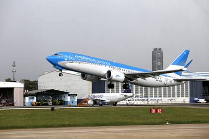 Volar fuera del país, algo que no está permitido durante la cuarentena. Habrá vuelos de repatriación de los argentinos que están en el exterior