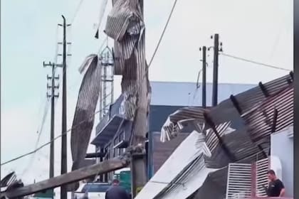 Volaron techo de depósitos tras un temporal Santa Catarina en Brasil