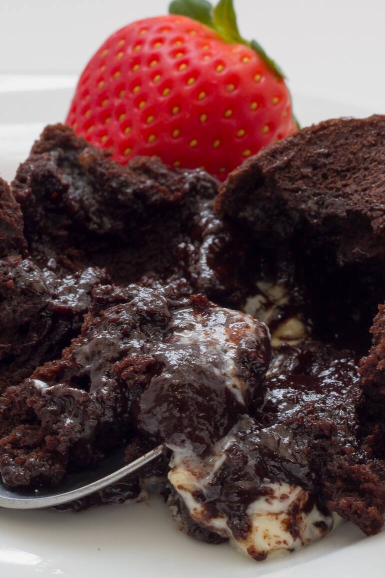 Volcán de chocolate con helado: la combinación de temperaturas lo hace un postre indescriptible.