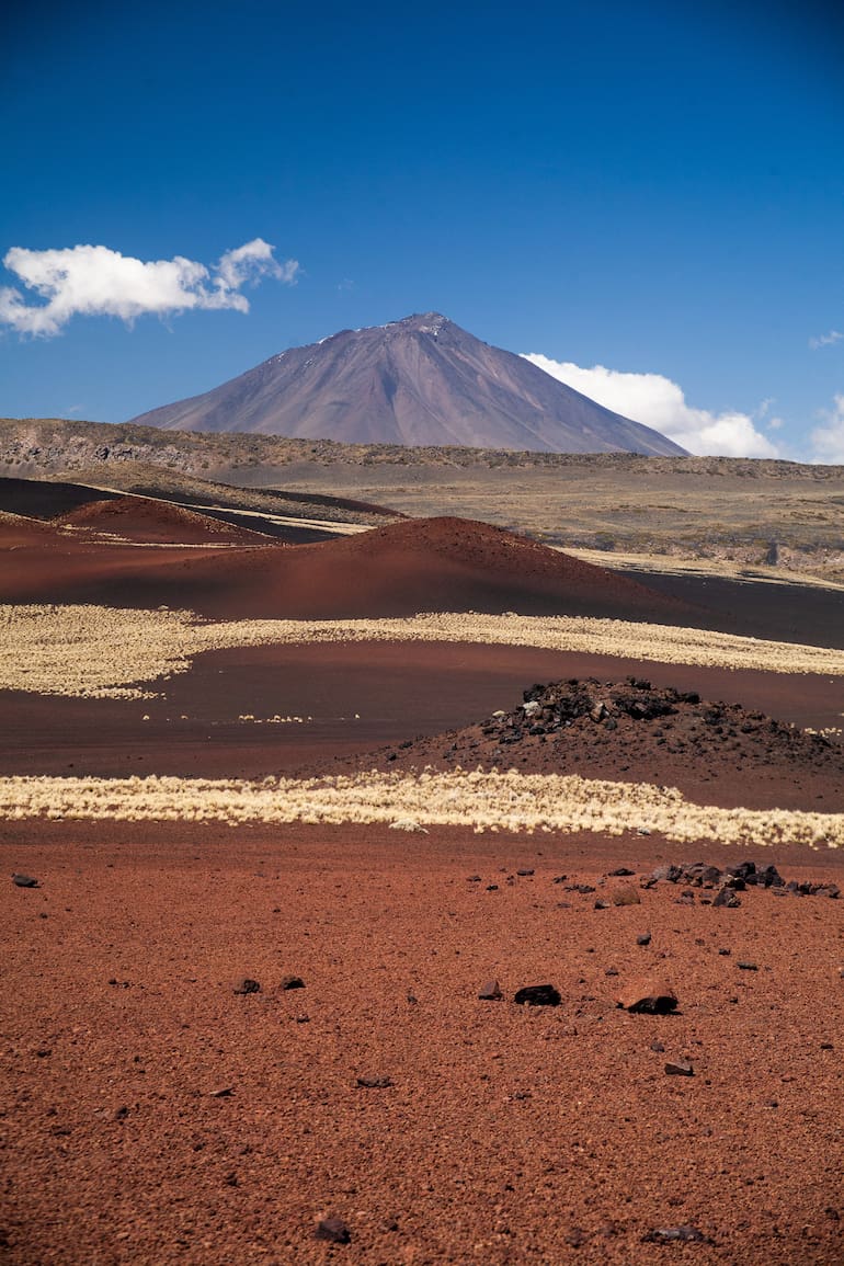 Volcán El Llano, en Payunia, un paisaje insólito y poco explorado.