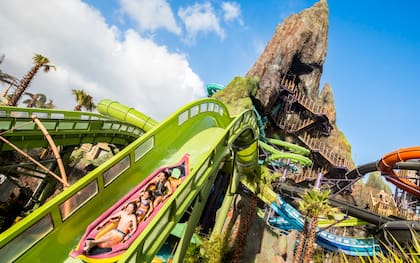 Volcano Bay ofrece 21 atracciones para diferentes niveles de intensidad